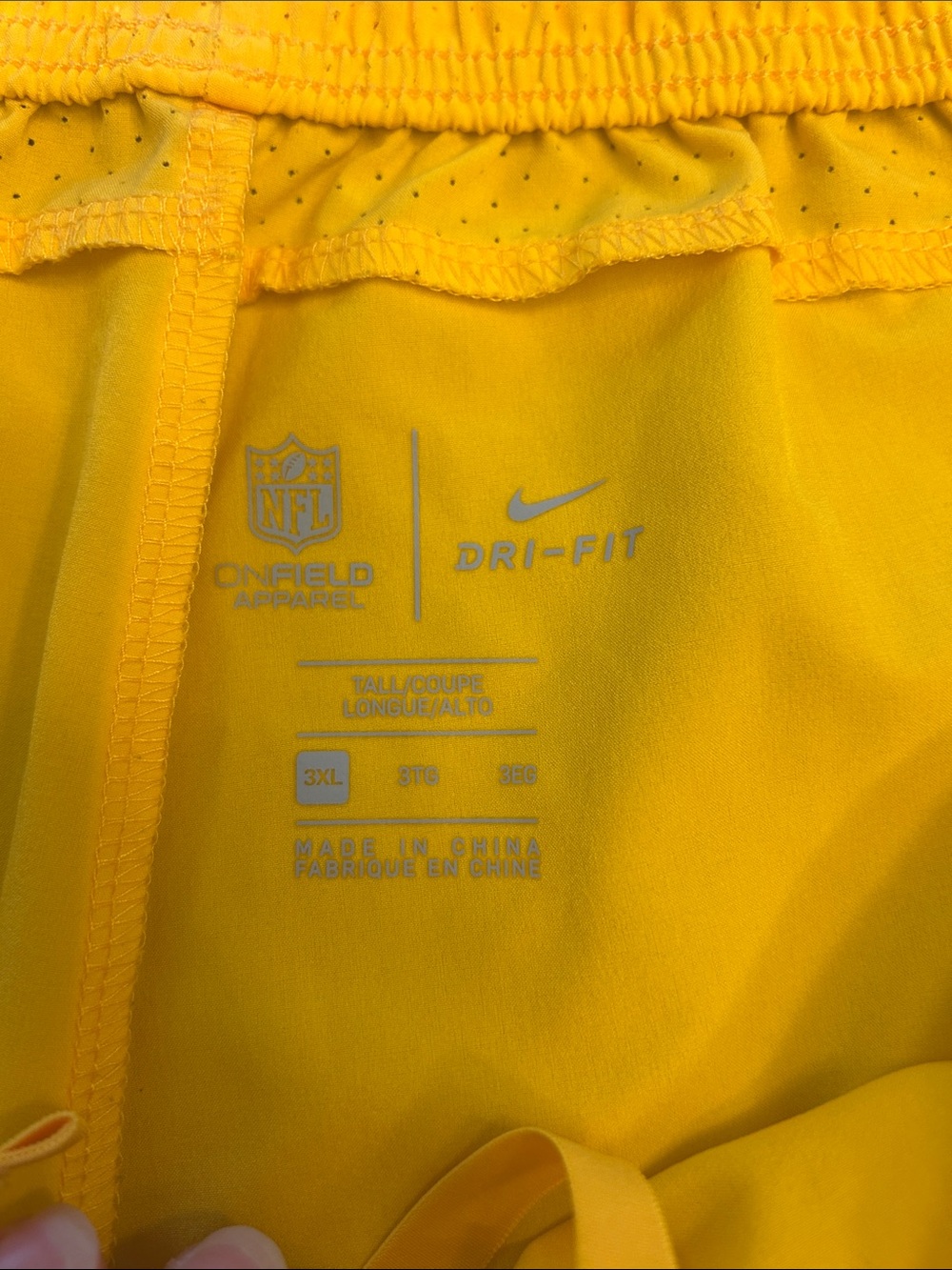 Nike Men’s Yellow Green Bay Packers Athletic Shorts - Picture 2 of 6